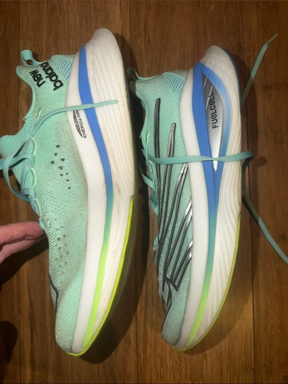 New Balance Women’s Mint Green Athletic Running Shoes 9.5